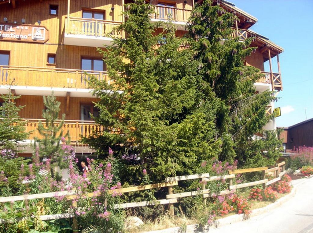Hotel Le Gentiana Тин Екстериор снимка
